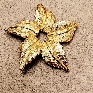 Vintage gold leaf Starburst flower wreath brooch